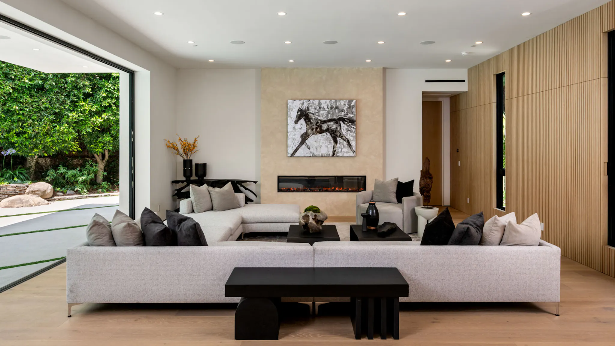 Meridith-Baer-Home-Luxury-Homes-Southern-California-Brentwood-Grove-Living-Room